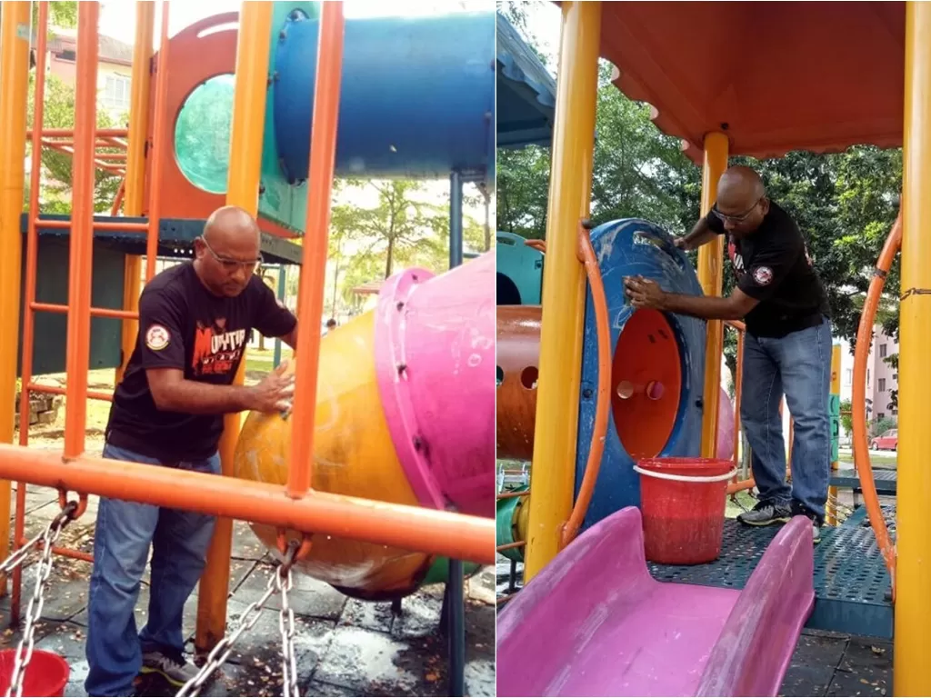 Potret Mustaqim saat  membersihkan sejumlah wahana di taman bermain anak (Facebook/Mustaqim Kumar Abdullah Sooria)