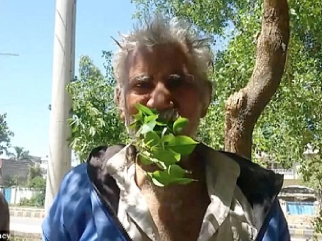 Pria yang makan dedaunan selama 25 tahun (Caters News Agency)