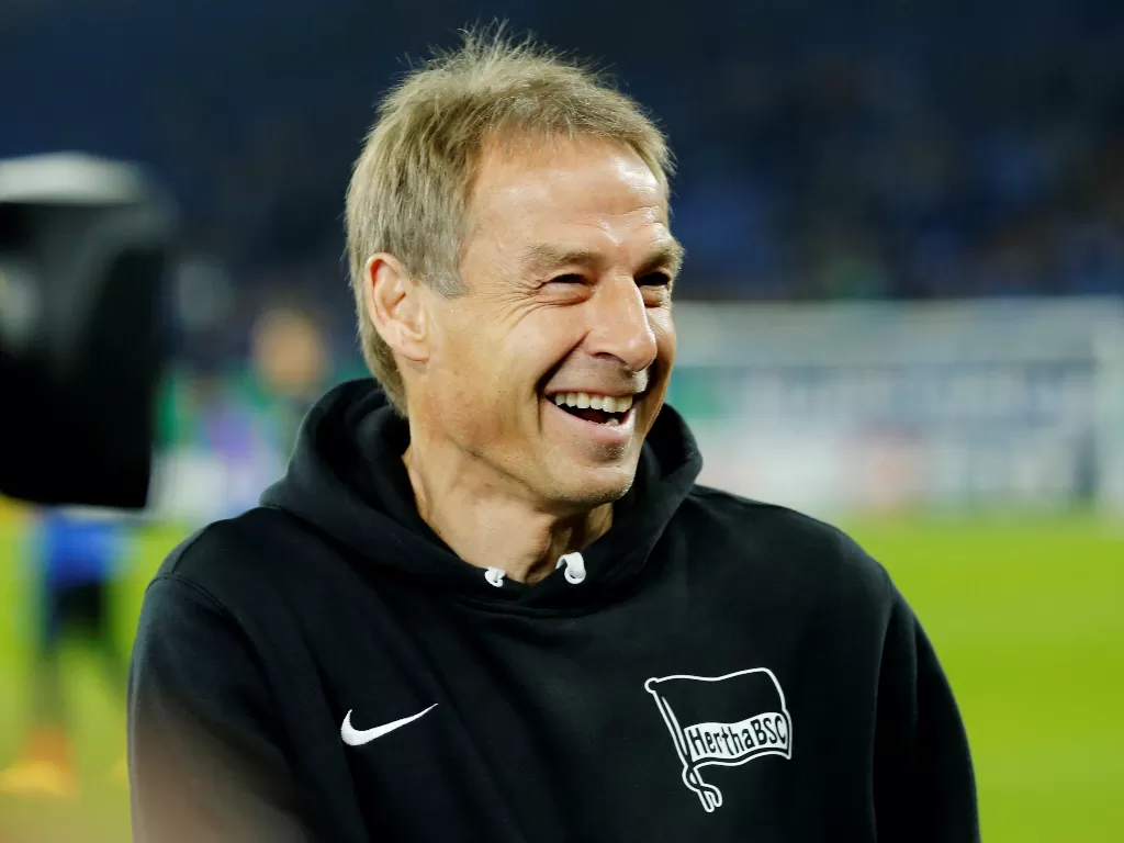Hertha Berlin resmi depak Jurgen Klinsmann dari manajemen klub. (REUTERS/Leon Kuegeler)