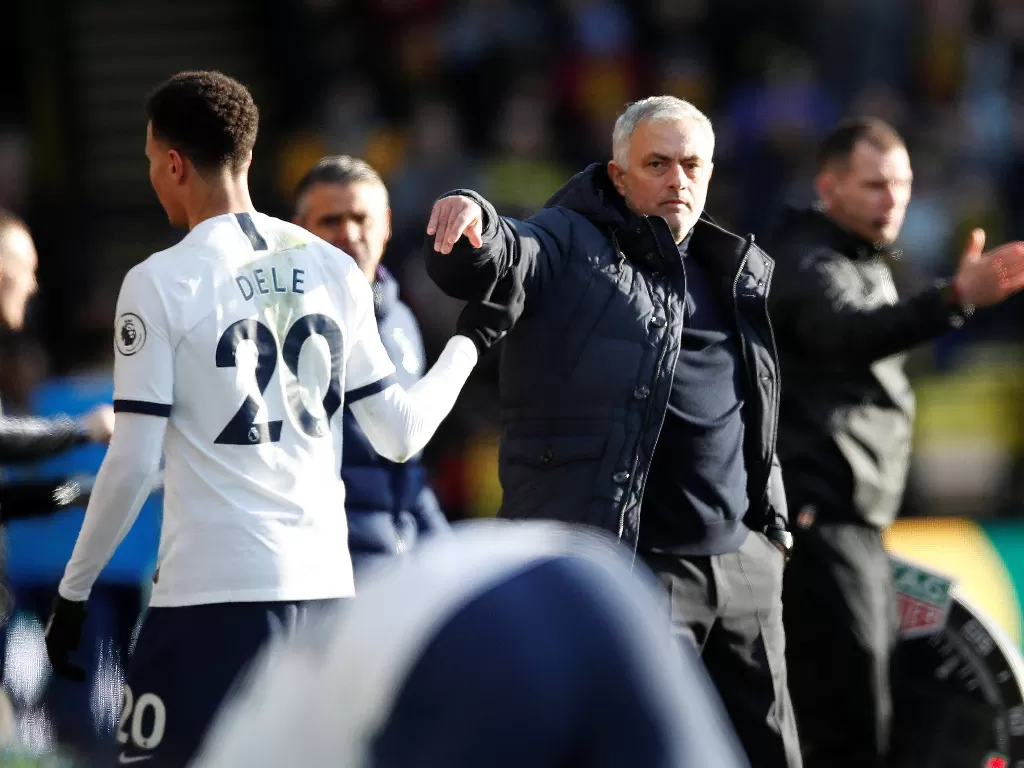 Pelatih Tottenham Hotspur, Jose Mourinho dan Dele Alli. (REUTERS/David Klein)