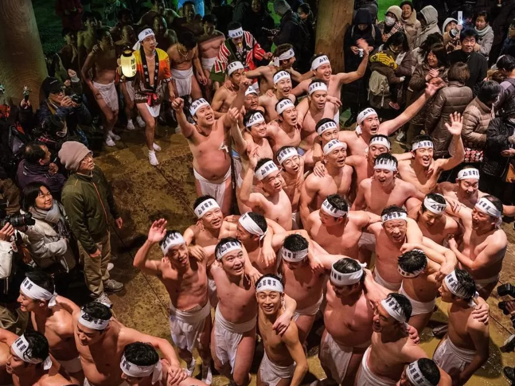 Kerumunan peserta Hadaka Matsuri atau Festival Telanjang di Okayama, Jepang. (Instagram/nstpierrephoto)