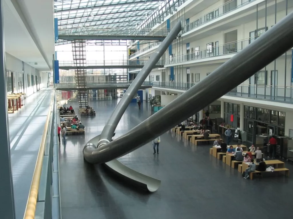Interior Fakultas Matematika dan Ilmu Komputer di Technical University of Munich, di Jerman. (id.wikipedia.org)