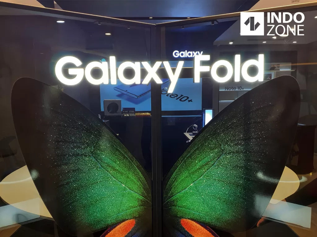 Tulisan Galaxy Fold di Samsung Experience Store Centre Point Medan (photo/Dok. INDOZONE/Ferry)