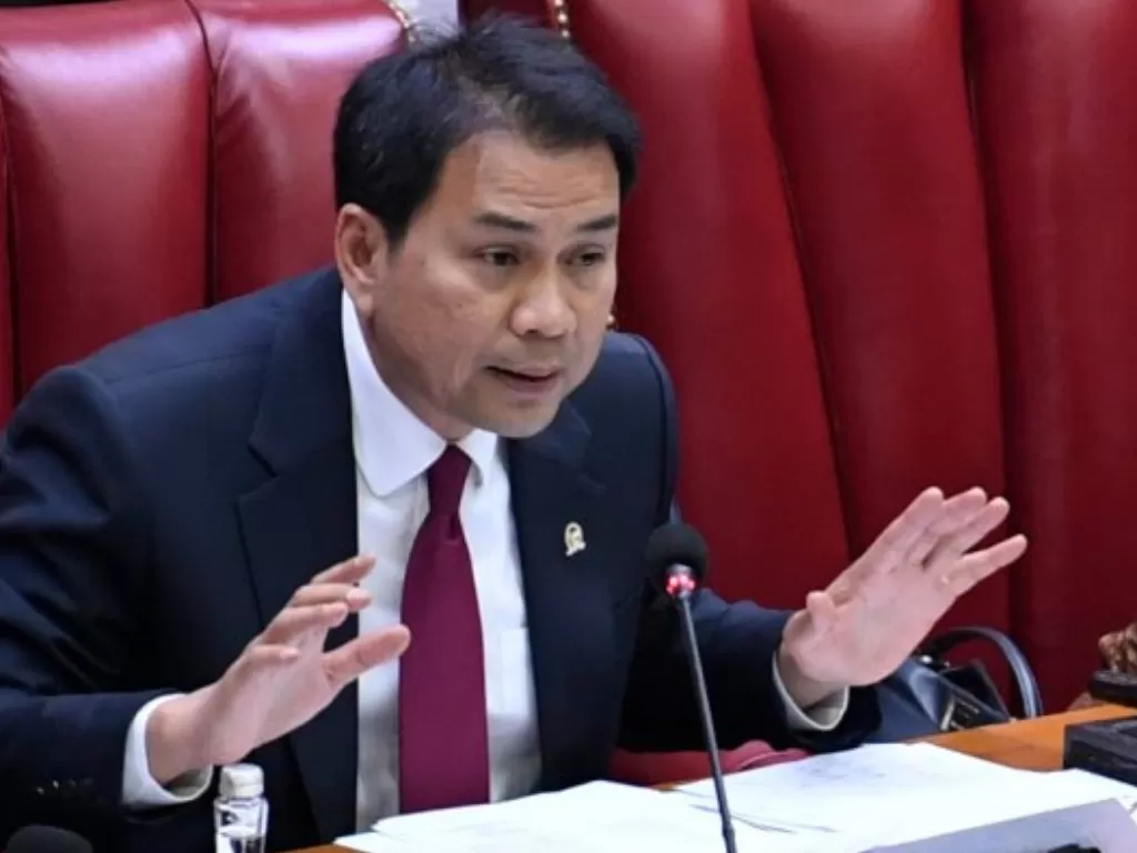 Wakil Ketua DPR Aziz Syamsudin membantah pihaknya mengulur-ulur waktu soal pembahasan RUU Omnibus Law Cipta Kerja. (Aziz Syamsuddin. (ANTARA FOTO/Puspa Perwitasari)