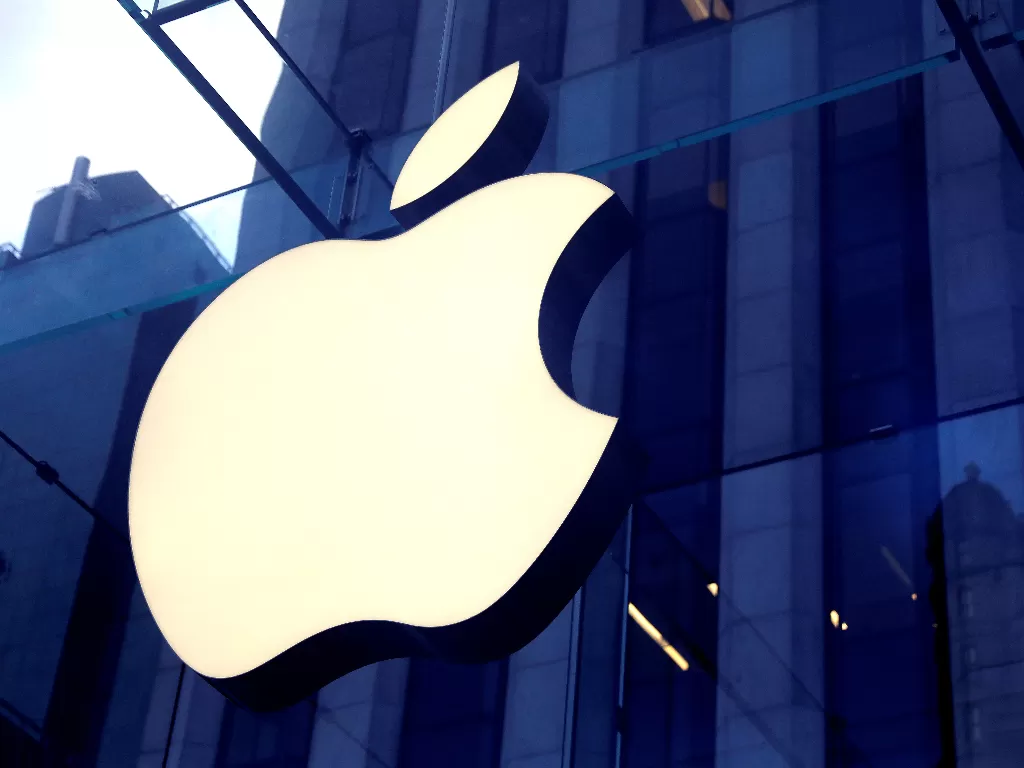 Logo Apple di Apple Store 5th Avenue New York (photo/REUTERS/Mike Segar)