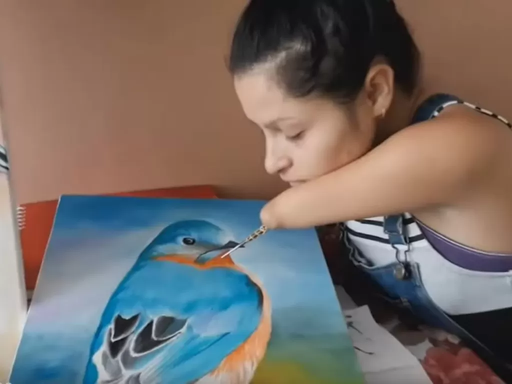 Wanita tanpa tangan yang menjadi pelukis berbakat (Screenshot/YouTube)