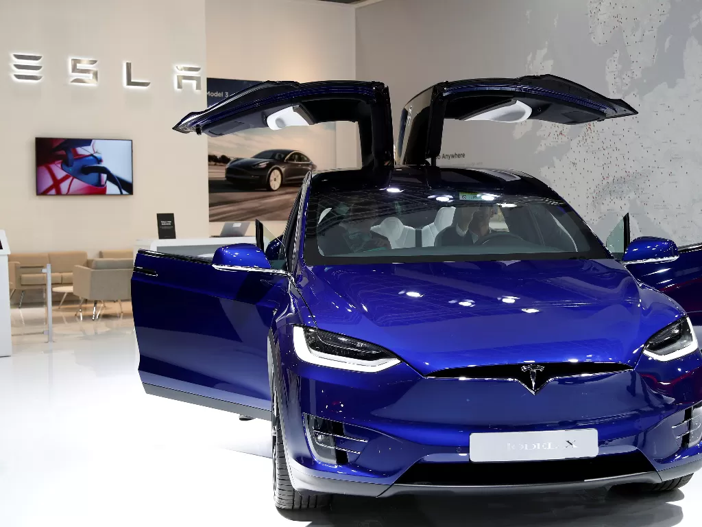 Ilustrasi tampilan mobil Tesla Model X. (REUTERS/Francois Lenoir)