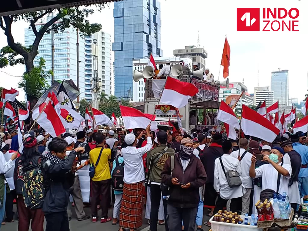 Demo 212 di depan Patung Kuda, Jakarta Pusat, Jumat (21/2/2020). (INDOZONE/Samsudhuha Wildansyah)