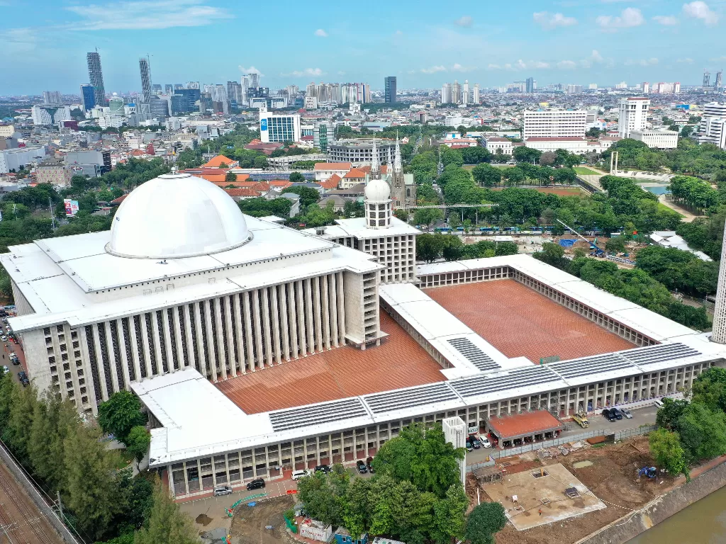 Foto udara renovasi Masjid Istiqlal di Jakarta, Selasa (28/1). (ANTARA FOTO/Aditya Pradana Putra)