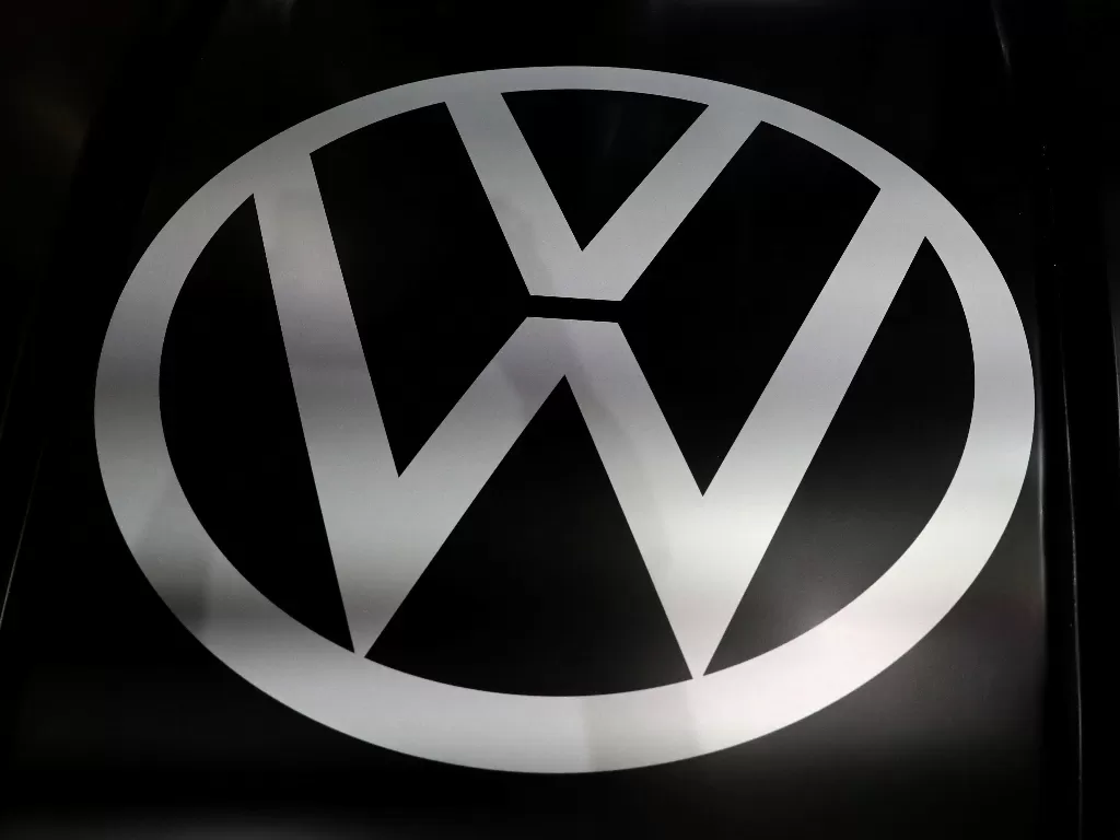 Volkswagen logo. (REUTERS/Lucy Nicholson)