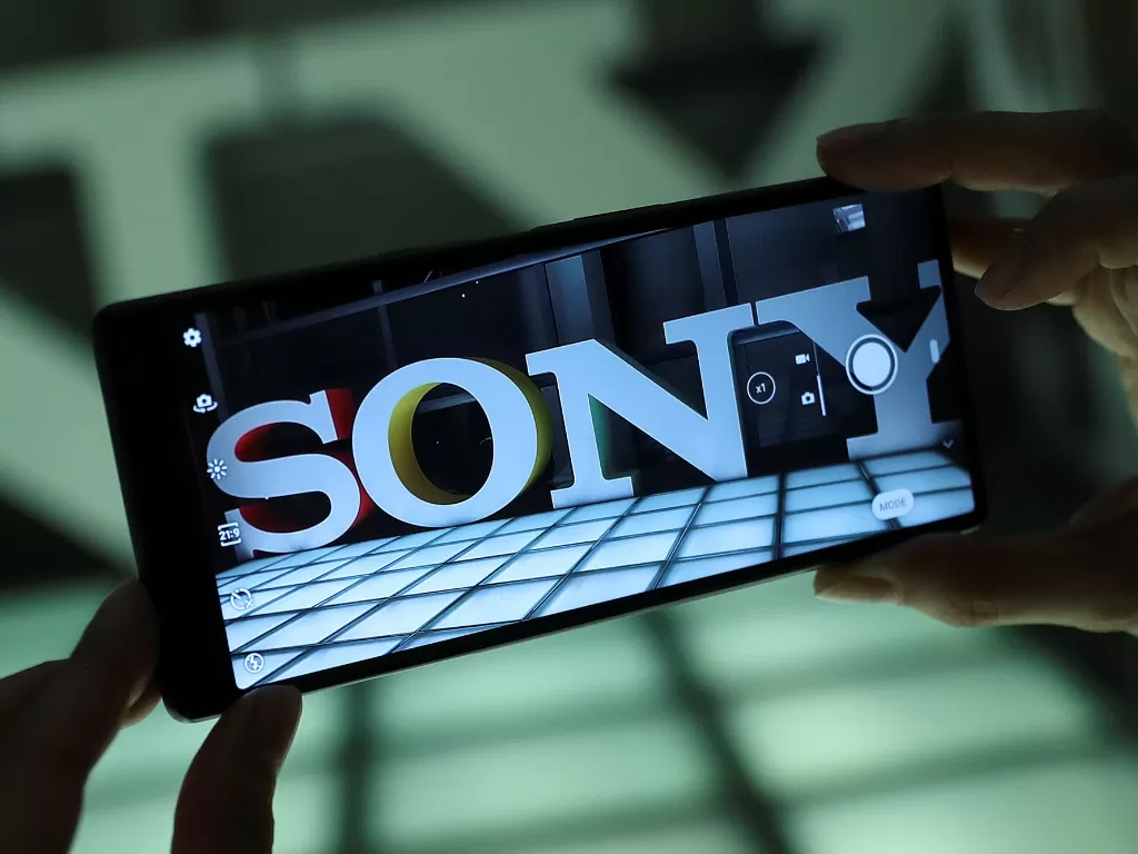 Logo Sony di aplikasi kamera smartphone (photo/REUTERS/Simon Dawson)