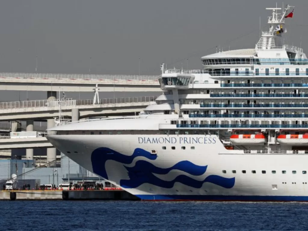 Kapal pesiar Diamond Princess di Daikoku Pier Cruise Terminal di Yokohama, Jepang (REUTERS/Kim Kyung-Hoon).