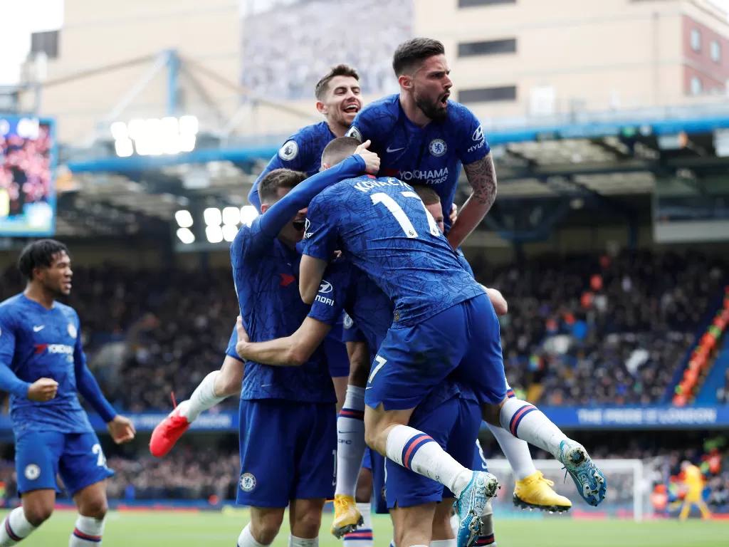 Pemain Chelsea tengah merayakan gol. (REUTERS/Paul Childs)