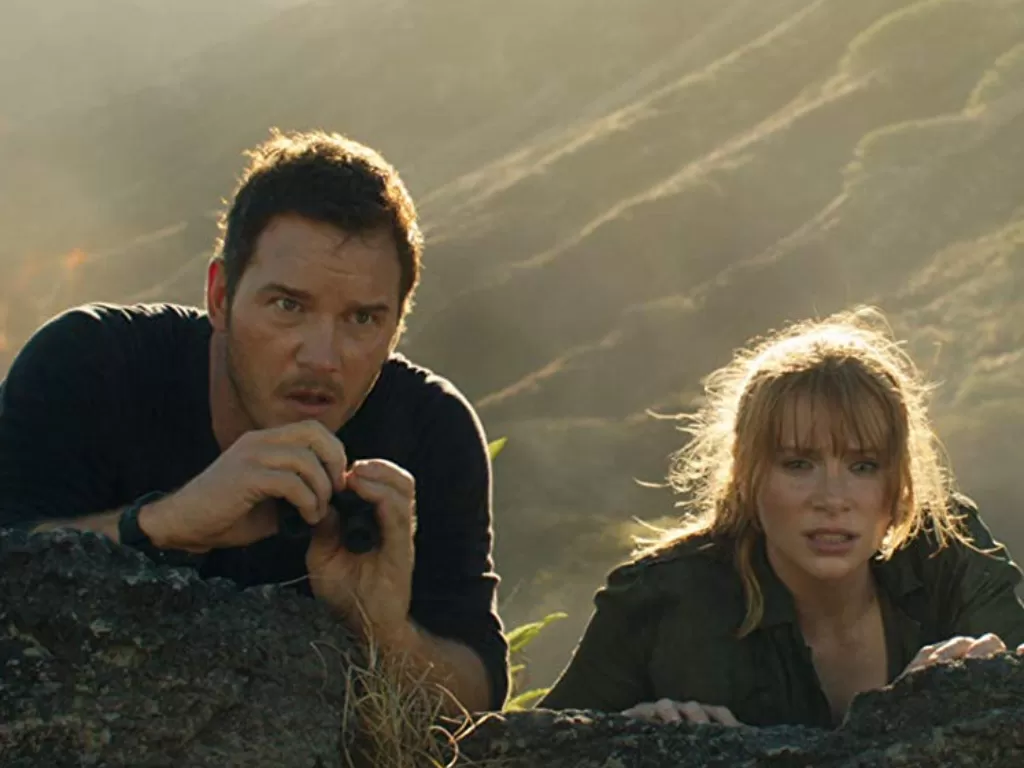 Bryce Dallas Howard dan Chris Pratt dalam Jurassic World: Fallen Kingdom (2018). (Universal Pictures)