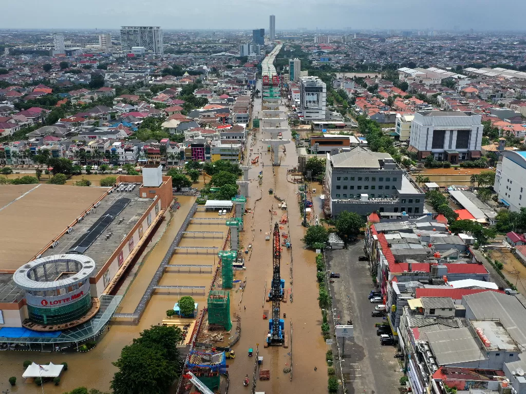 Ilustrasi banjir Jakarta. (ANTARA FOTO/Sigid Kurniawan)