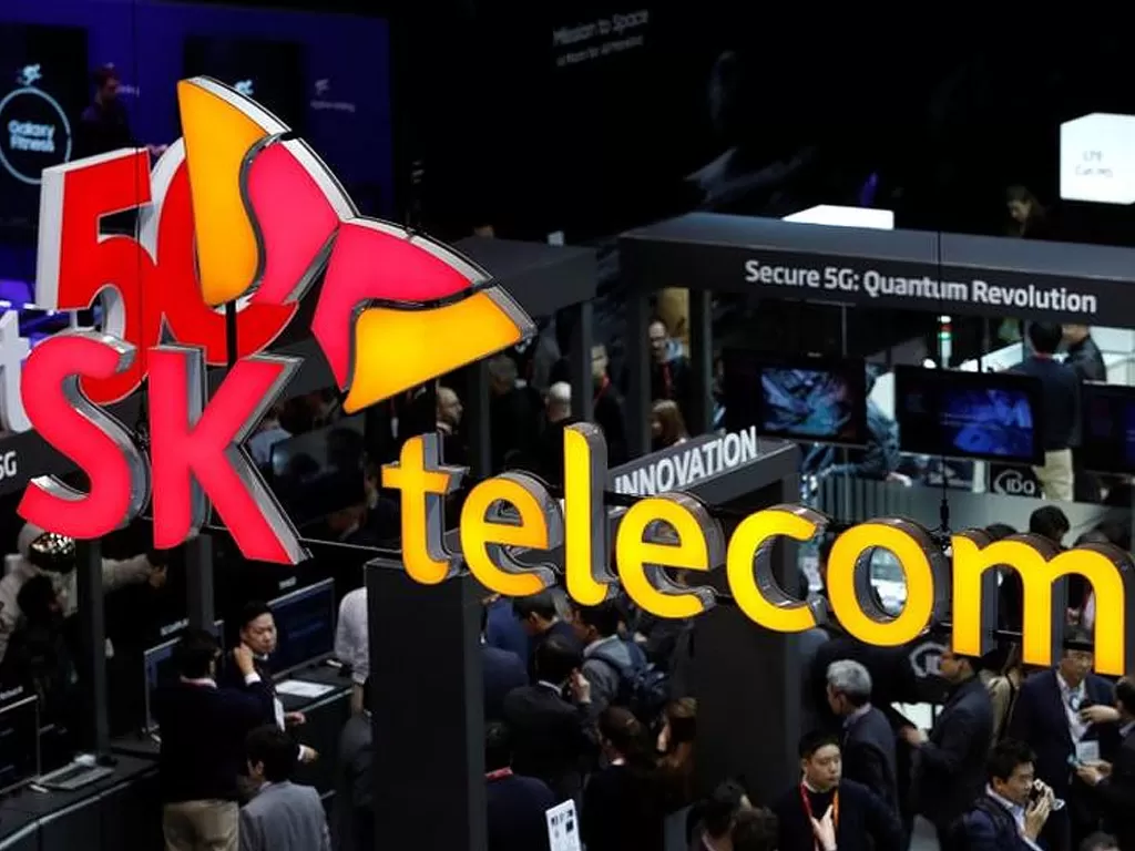 Logo perusahaan SK Telecom (photo/REUTERS/Yves Herman)