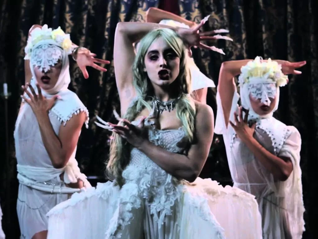 Deretan lagu horor yang buat bulu kuduk merinding. Salah satunya lagu milik Lady Gaga (Youtube/Ruben Samuel Cortez)
