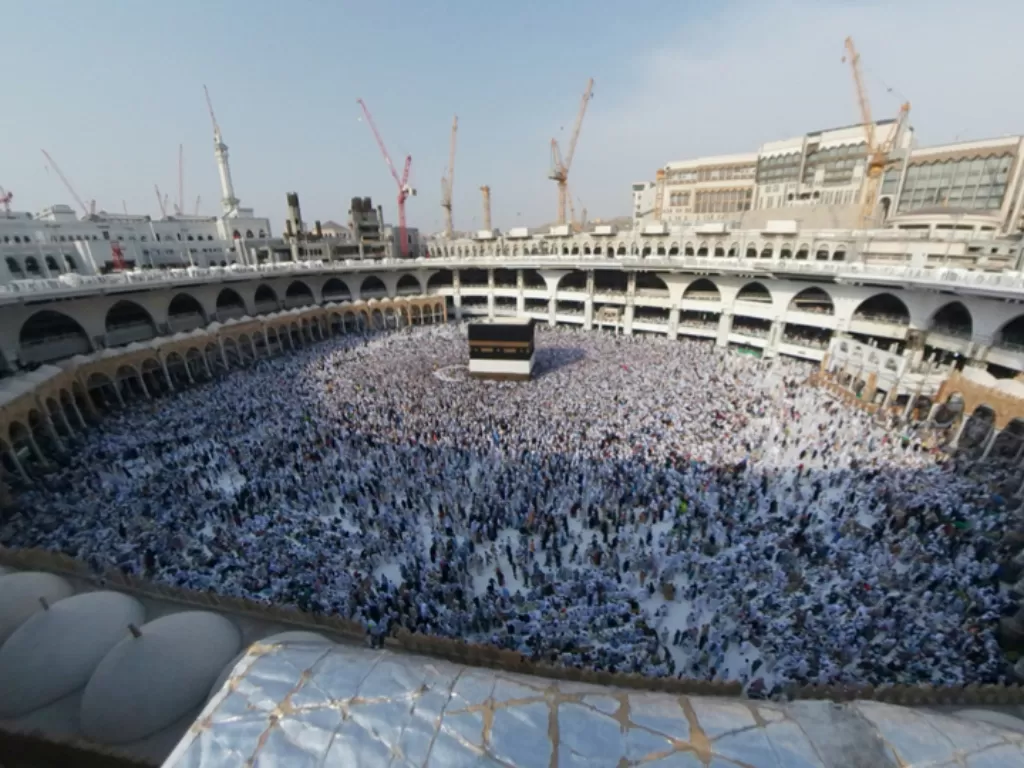 Jutaan umat Muslim ibadah di depan Kakbah, Masjidil Haram (REUTERS)