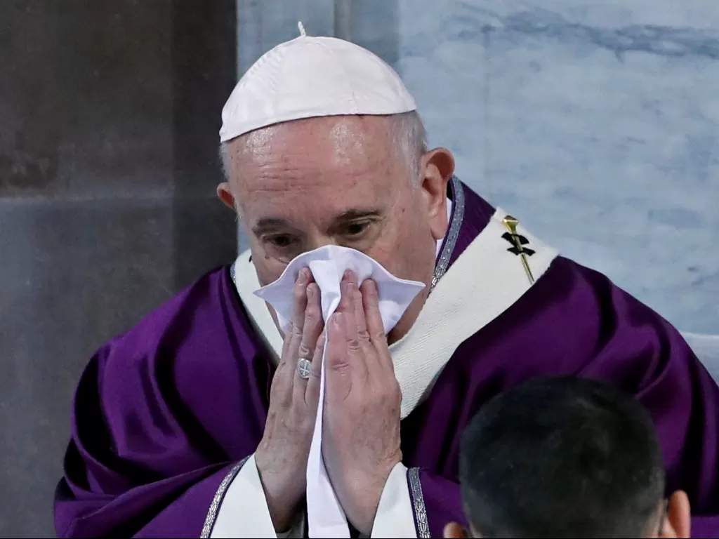 Paus Fransiskus saat misa Rabu Abu di Roma, Italia, Rabu (26/2/2020). (REUTERS/Remo Casilli)