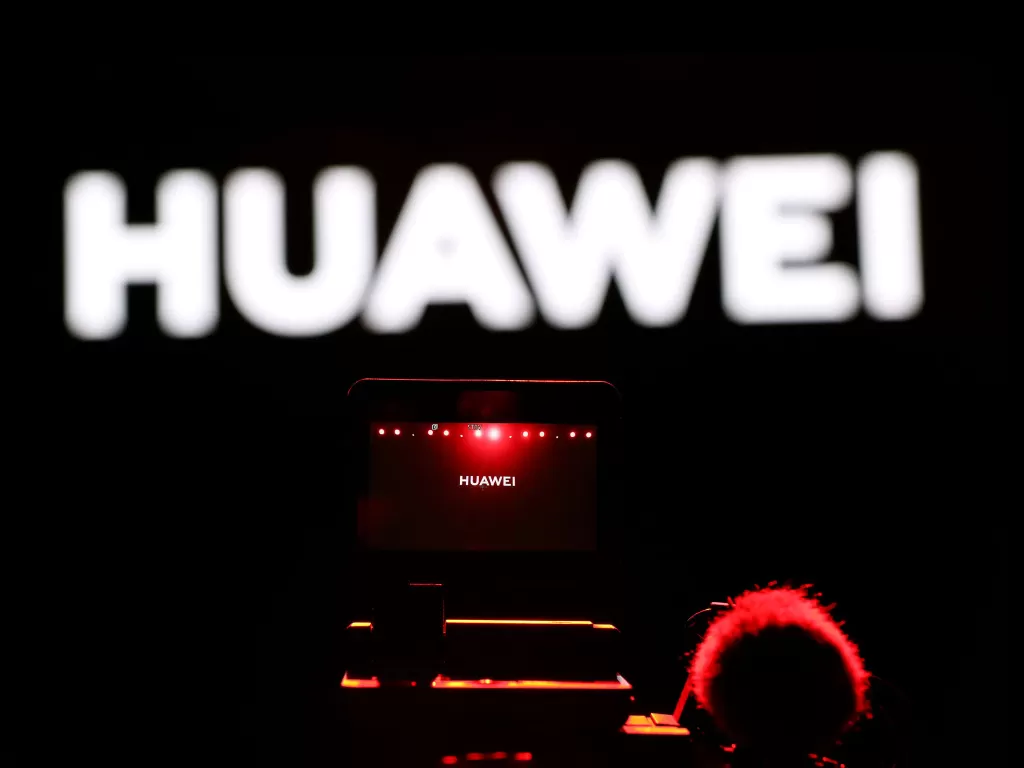 Logo Huawei di acara peluncuran Huawei Mate Xs (photo/REUTERS/Nacho Doce)