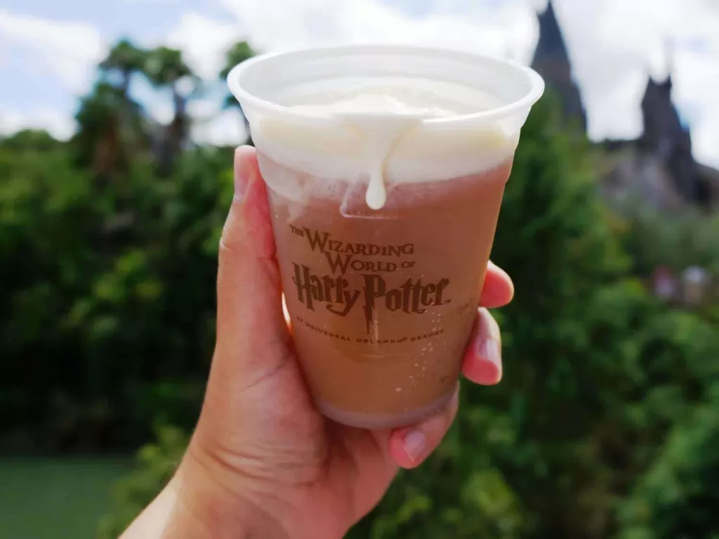 Ilustrasi butterbeer, minuman favorit Harry Potter. (ORLANDOINFORMER)