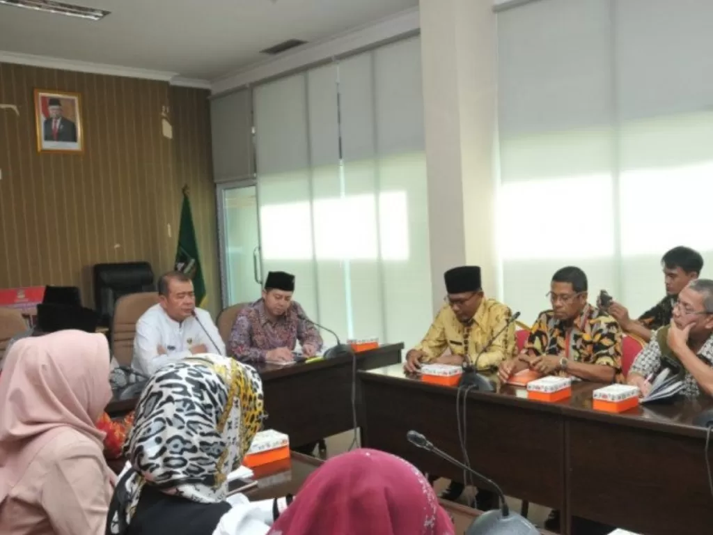 Wakil Gubernur Sumbar Nasrul Abit menerima anggota Komisi VIII DPR RI di Padang. (photo/ANTARA)