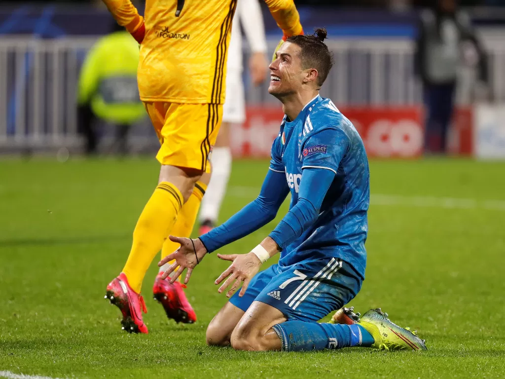 Penyerang Juventus, Cristiano Ronaldo saat melawan Lyon. (REUTERS/Eric Gaillard)