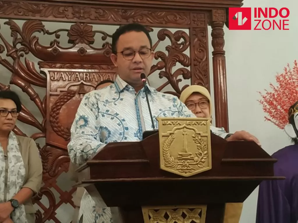 Gubernur DKI Jakarta, Anies Baswedan memberikan keterangan terkait penanganan virus corona dalam konferensi pers di Balai Kota Jakarta, Senin (2/3/2020). (INDOZONE/Murti Ali Lingga)