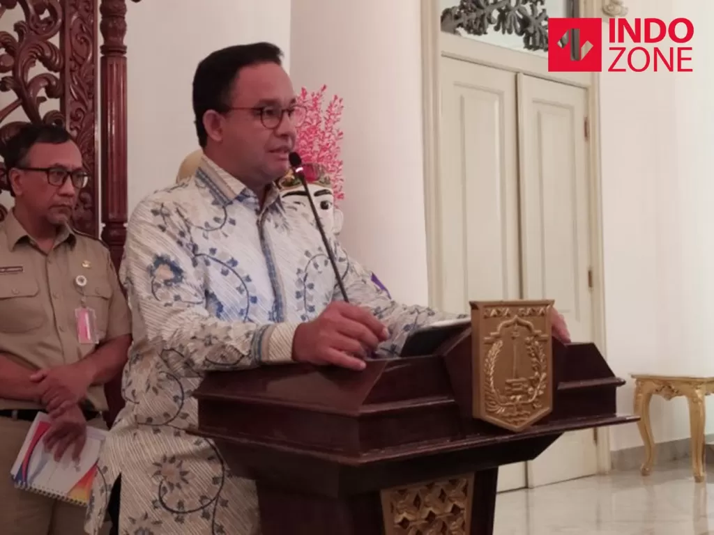 Gubernur DKI Jakarta Anies Baswedan memberikan keterangan terkait pemantauan kepada warganya terkait penyebaran virus corona atau Covid-19. (INDOZONE/Murti Ali Lingga)