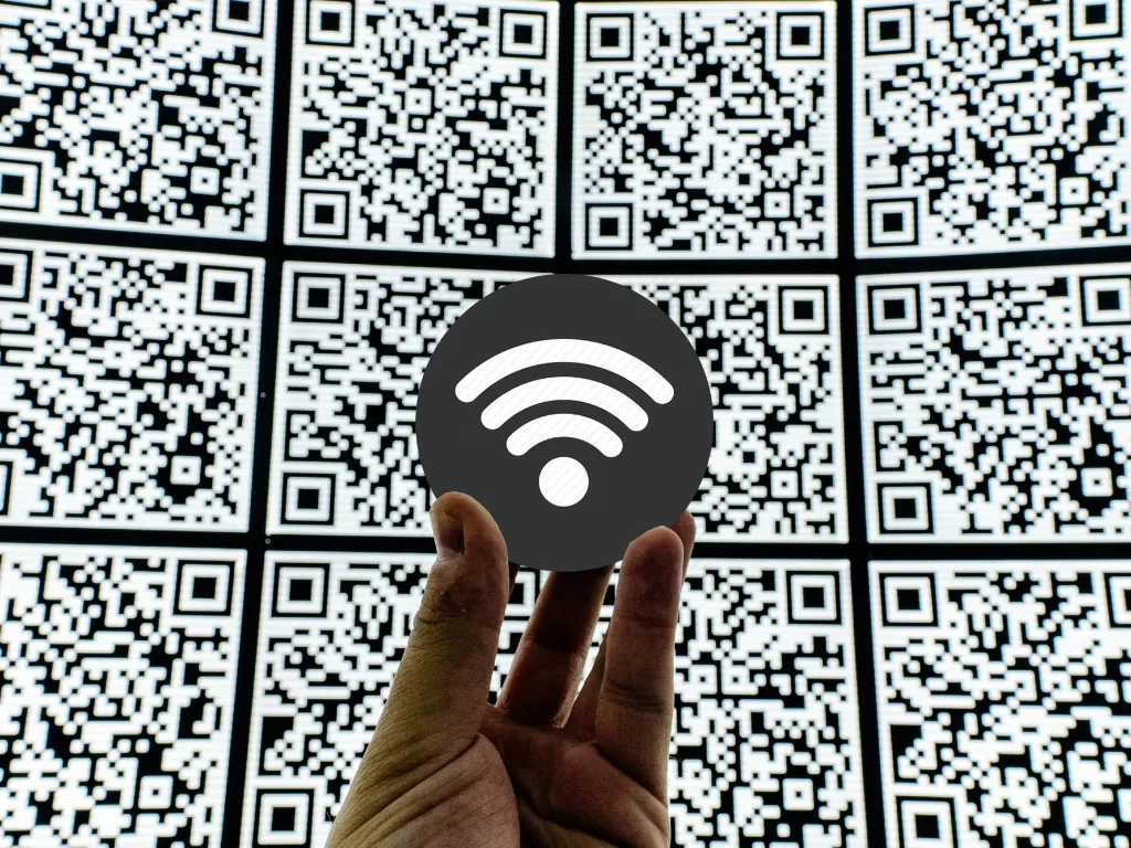 Ilustrasi WiFi dan QRCode (photo/Unsplash/Mitya Ivanov)