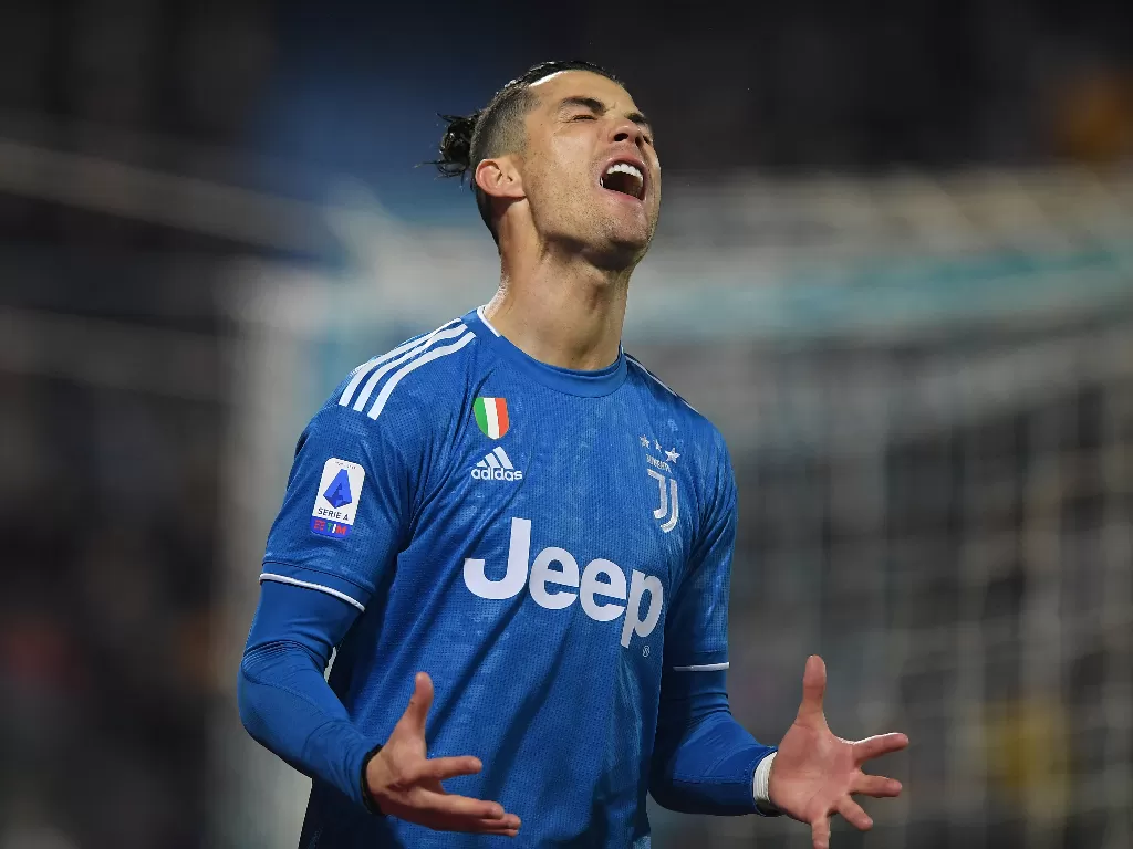 Reaksi megabintang Juventus, Cristiano Ronaldo ketika gagal mencetak gol saat melawan SPAL.  (REUTERS/Alberto Lingria)