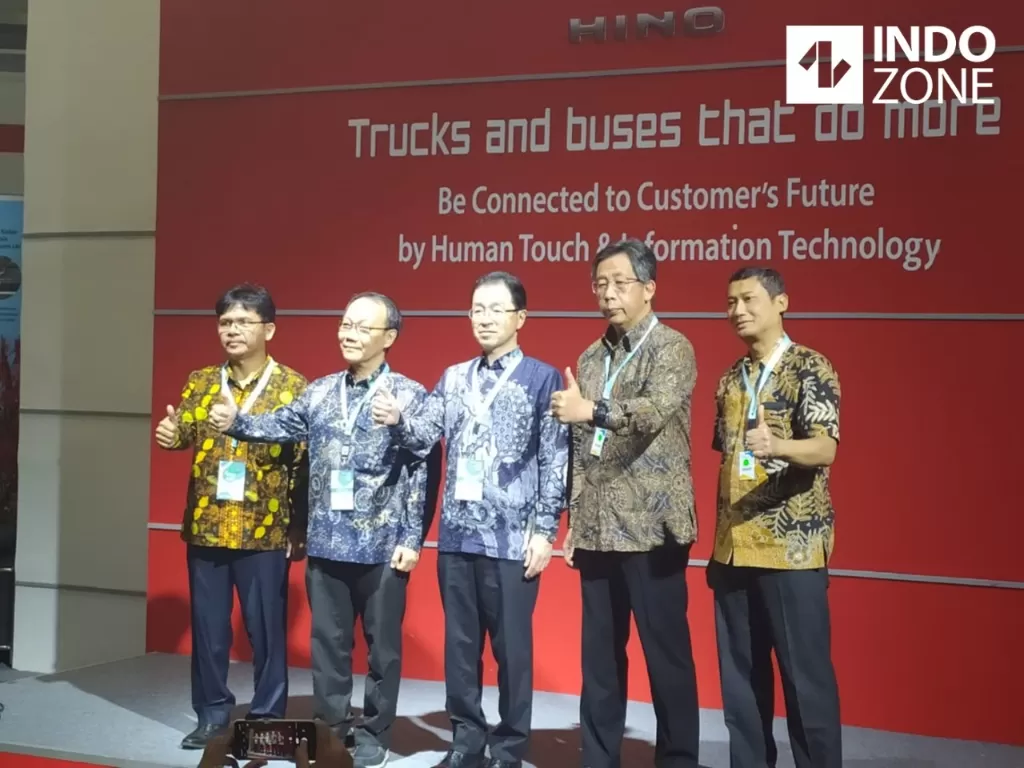 Petinggi Hino Indonesia saat merayakan produksi 500 ribu truk di Indonesia (INDOZONE/Wilfridus Kolo)