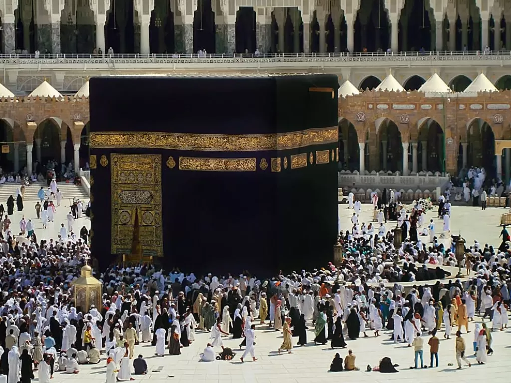 Kegiatan ibadah haji pernah 40 kali ditutup. Ka'bah di masjidil haram di kota suci Mekkah (deendotsg/Flickr/CC BY 2.0)