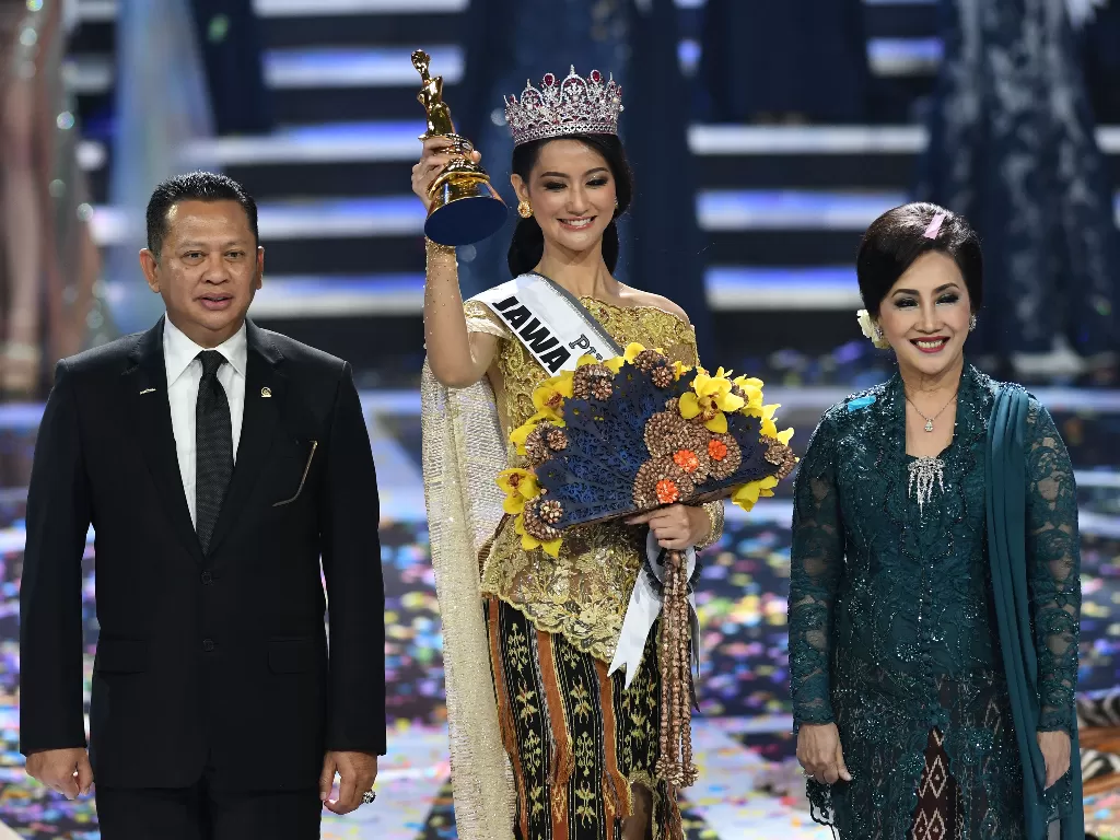 Pemenang Puteri Indonesia 2020 Rr Ayu Maulida Putri asal Jawa Timur. (photo/ANTARA/Aditya Pradana Putra)