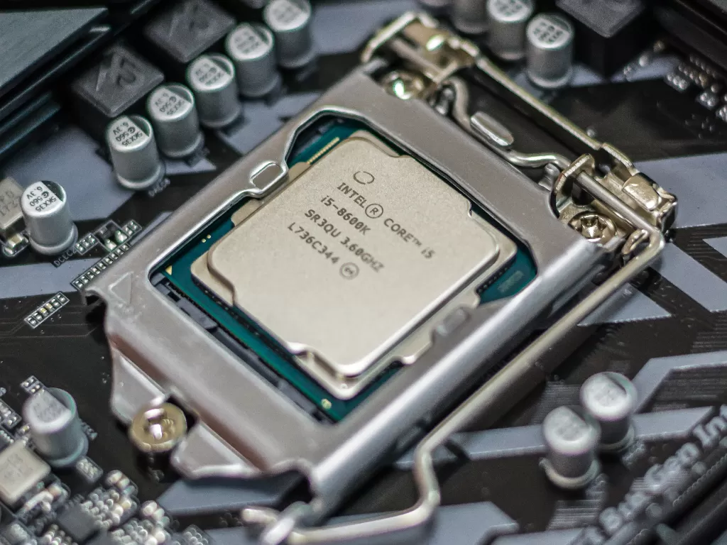 Prosesor Intel Core i5-8600K (photo/Unsplash/Alexandru Bogdan Ghita)