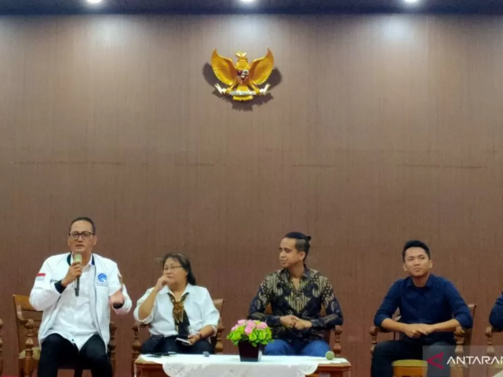 (Dua dari kiri) Dirjen Aplikasi Informatika Kementerian Kominfo RI Semuel Abrijani Pangerapan di sela-sela diskusi publik di Kementerian Kominfo, Jakarta, Senin (9/3/2020). (Photo/ANTARA/Arnidhya Nur Zhafira)