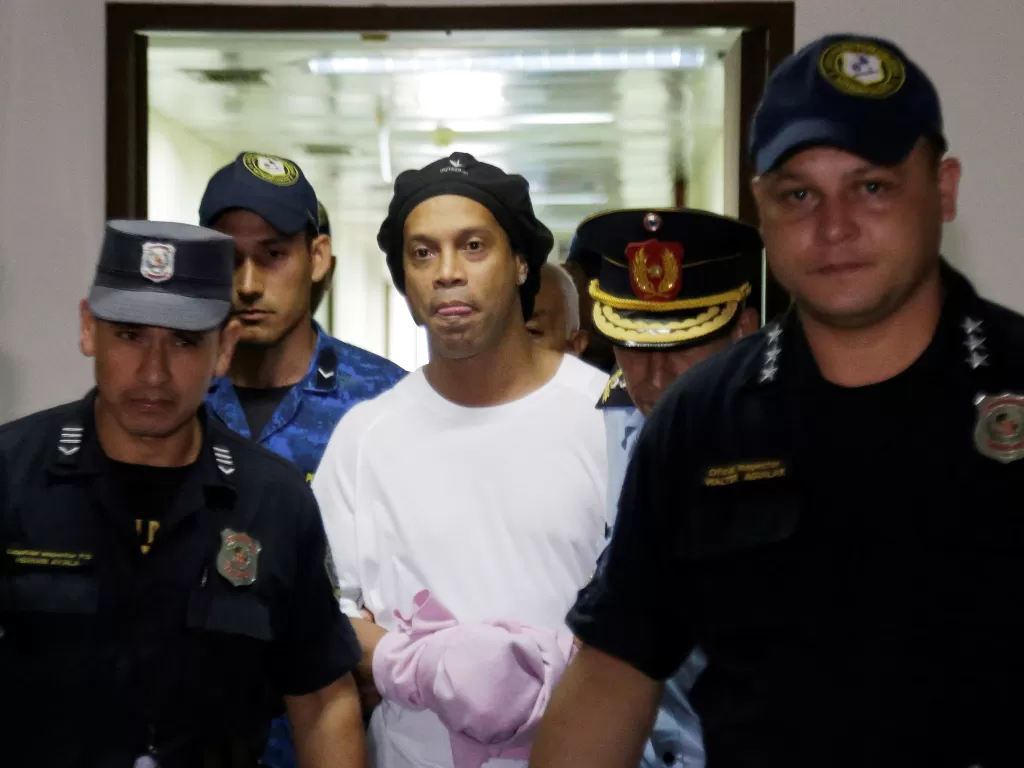 Ronaldinho saat dipenjara Paraguay. (REUTERS/Jorge Adorno)