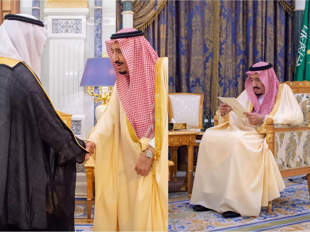 Raja Salman masih beraktivitas seperti biasa usai dirumorkan meninggal (Bandar Algaloud/Courtesy of Saudi Royal Court/Handout via REUTERS)