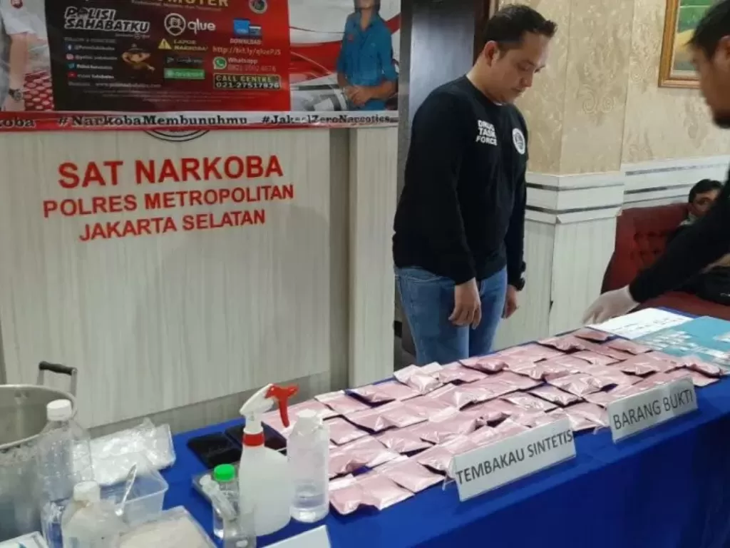 Ilustrasi: barang bukti narkoba yang disita dari dua pelaku peracik tembakau sintetis narkoba golongan 1 yang ditangkap di Cipete, Jakarta Selatan, Senin (9/3/2020) (Dok. Polres Metro Jakarta Selatan)