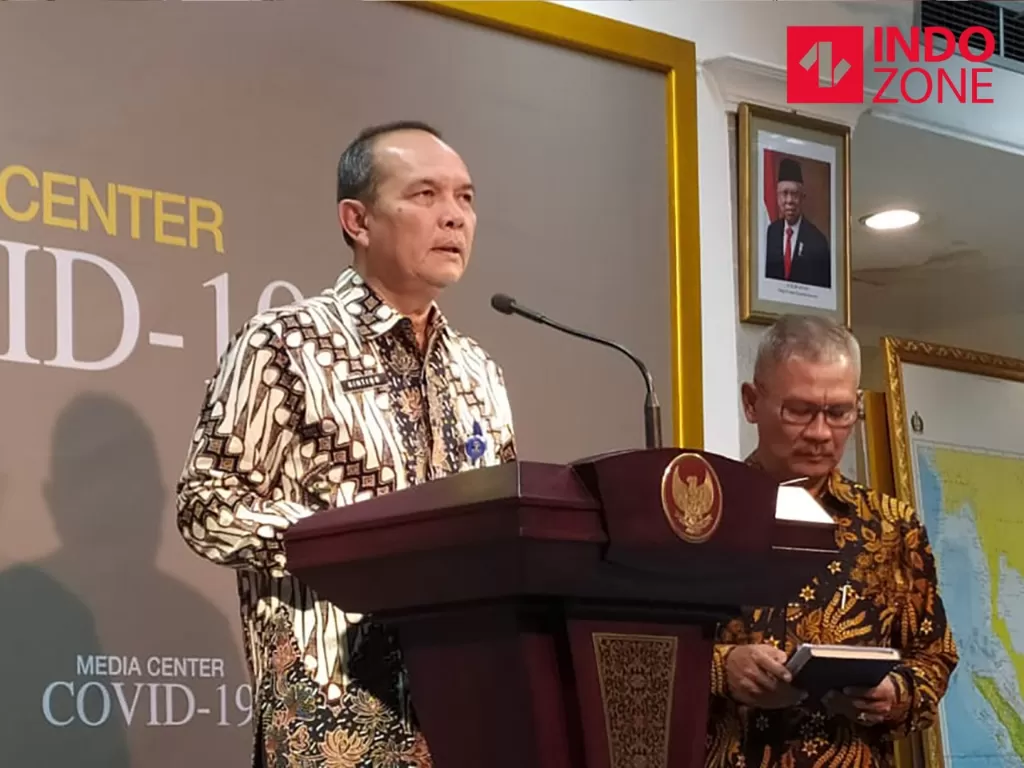 Pelaksana Tugas Dirjen Imigrasi Kemenkumham, Jhoni Ginting dalam konferensi pers di Istana Negara, Jakarta, Kamis (12/3/2020). (INDOZONE/Sigit Nugroho)