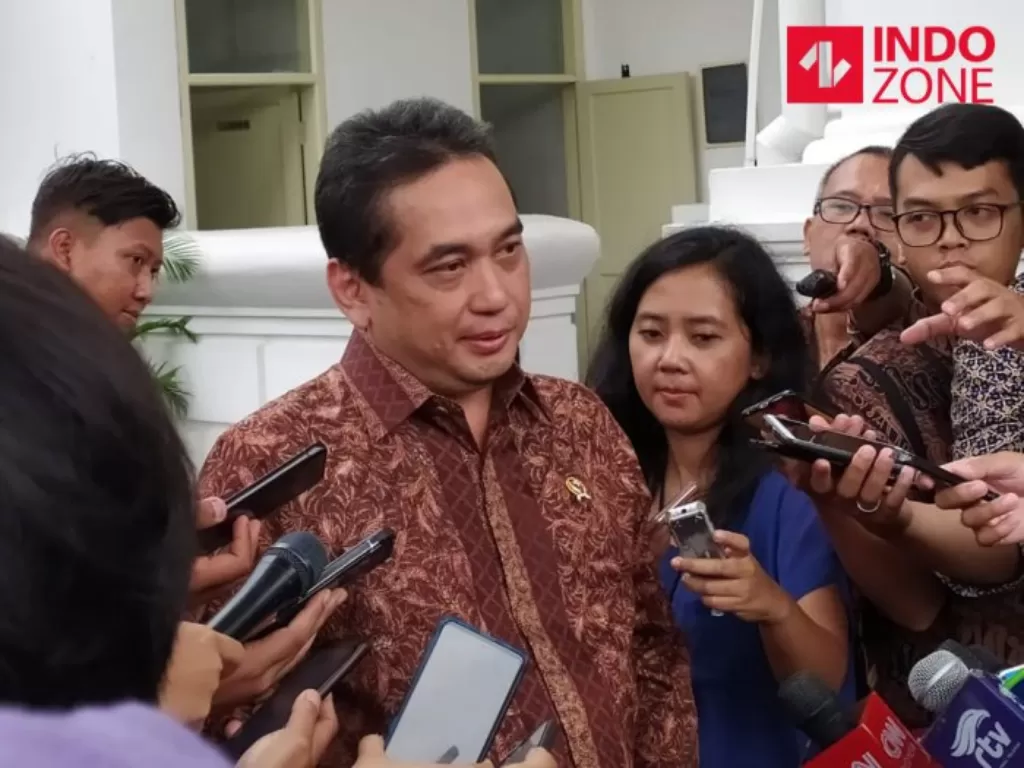 Menteri Perdagangan RI Agus Suparmanto memberikan keterangan seusai Rapat Terbatas soal pangan di Istana Kepresidenan, Jakarta, Kamis (12/3/2020). (INDOZONE/Sigit Nugroho)