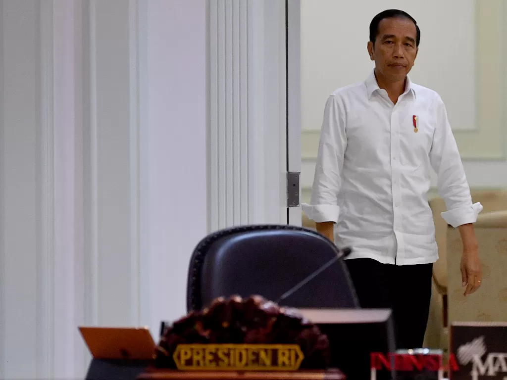 Presiden Joko Widodo tiba untuk memimpin rapat terbatas di Kantor Presiden, Jakarta, Rabu (11/3/2020). (ANTARA/Sigid Kurniawan)