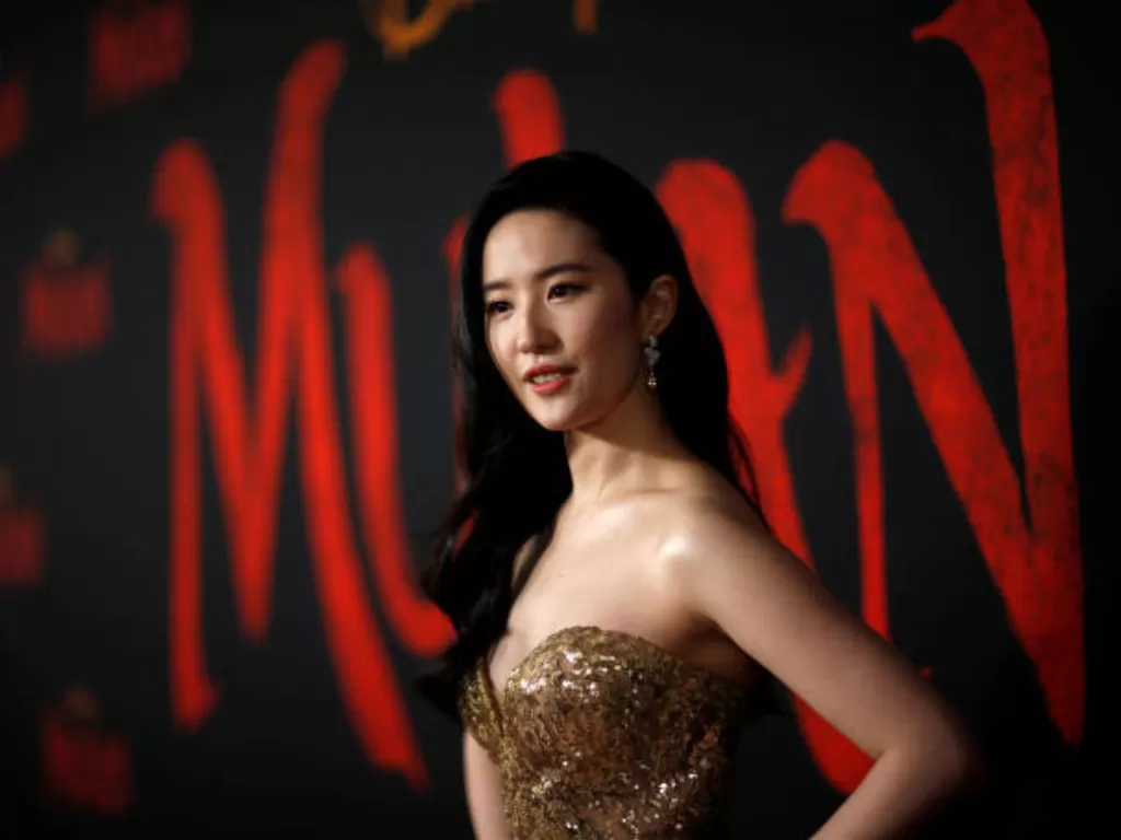 Liu Yifei sangat cantik saat menghadiri premiere film 'Mulan' di Dolby Theater, Holywood, Los Angeles, Amerika Serikat, Senin (9/3/2020) waktu setempat. (REUTERS/Mario Anzuoni)