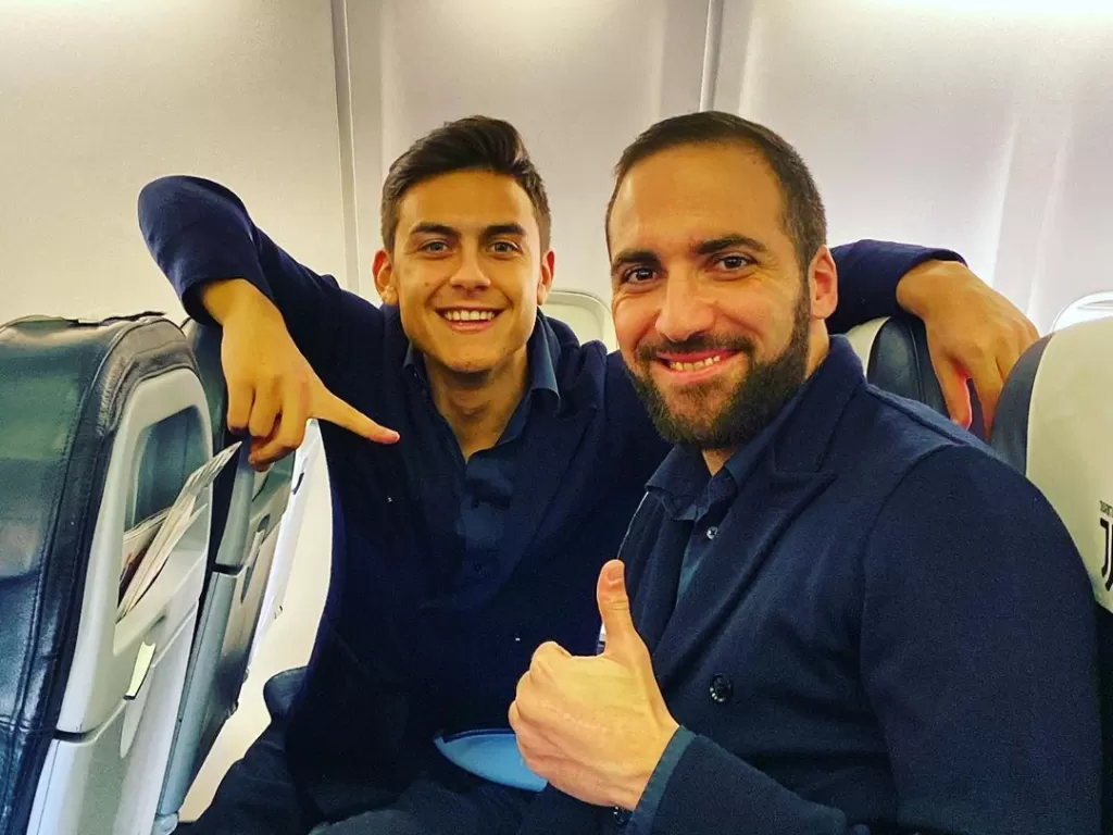 Paulo Dybala (kiri) dikabarkan kena corona bersama Higuain (Instagram/paulodybala)