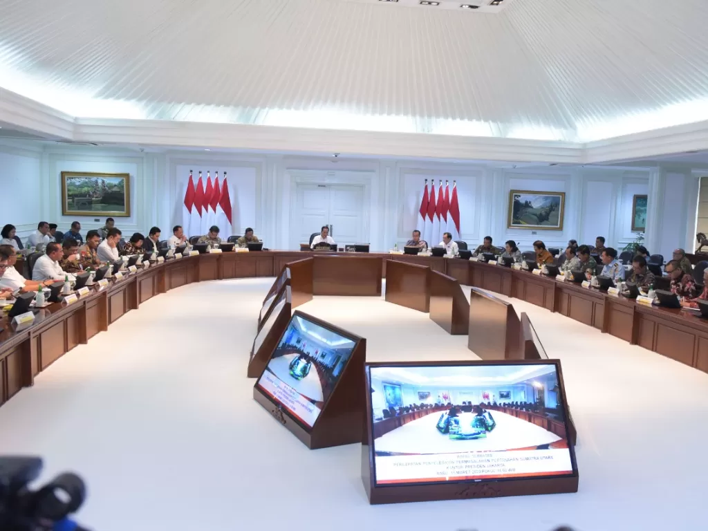 Menteri Perhubungan Budi Karya Sumadi saat mengikuti rapat terbatas di Kantor Presiden, Komplek Istana Kepresidenan, Jakarta, Rabu (11/3/2020). (Dok. Setkab)