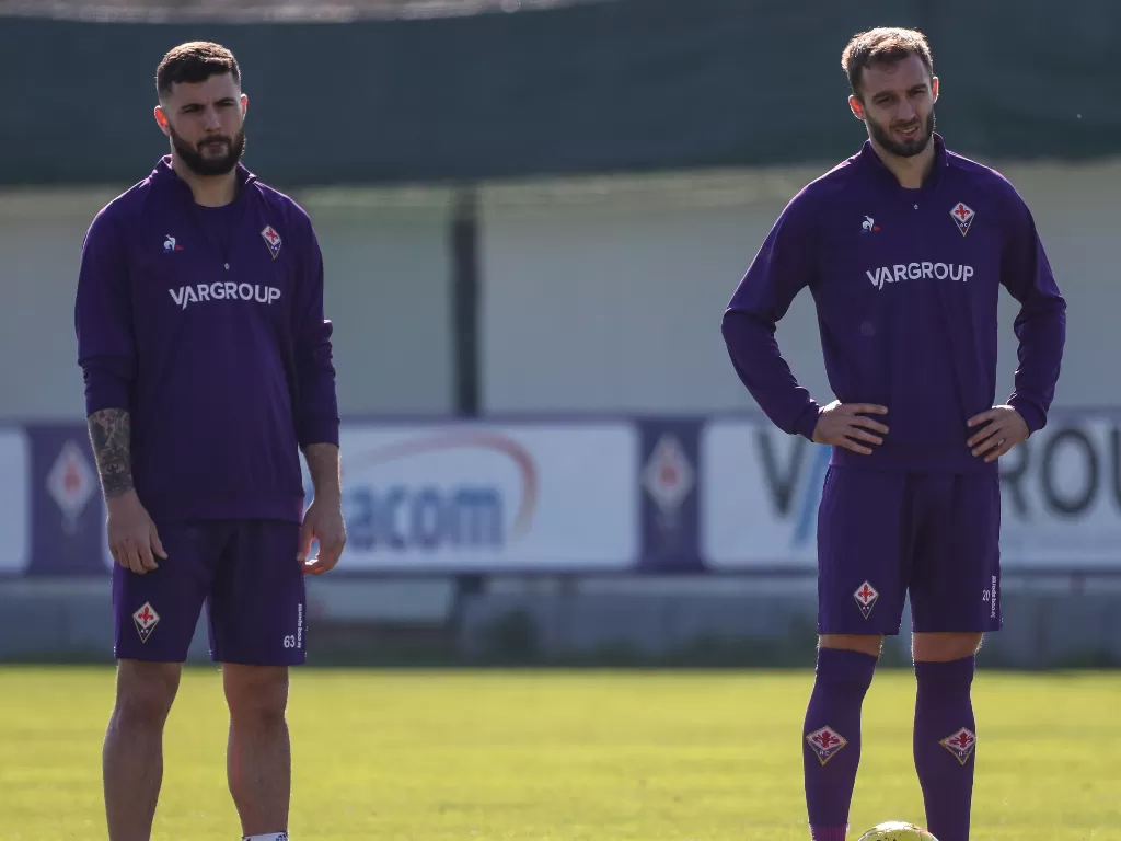 Dua pemain Fiorentina,  Patrick Cutrone dan German Pezzella yang terjangkit virus Corona. (Twitter/@ACFFiorentinaEN)