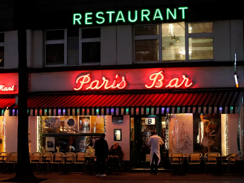Ilustrasi restoran di Paris tutup (REUTERS/Fabrizio Bensch)
