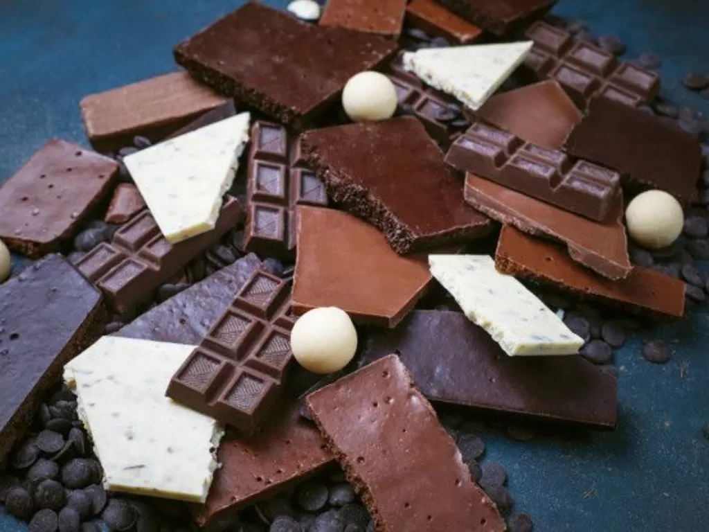Ilustrasi perbedaan dark chocolate, white chocolate, dan milk chocolate (Freepik)