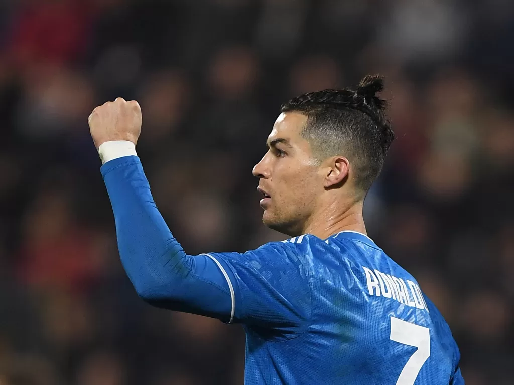 Penyerang Juventus, Cristiano Ronaldo melakukan selebrasi usai mencetak gol ke gawang SPAL. (REUTERS/Alberto Lingria)
