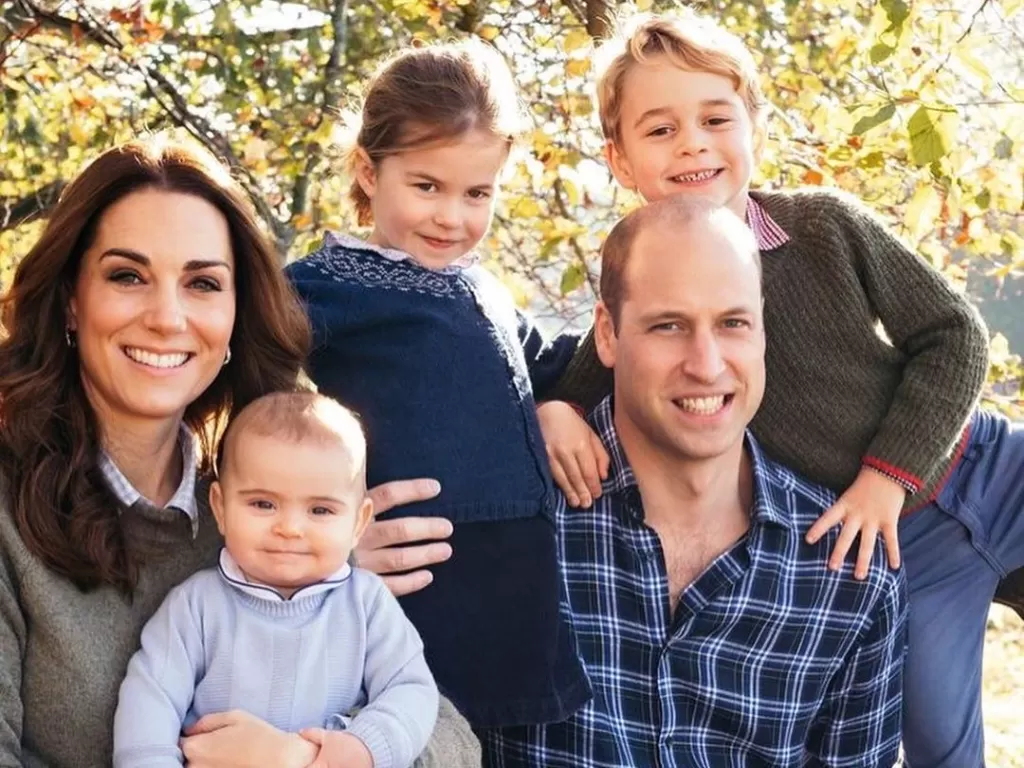 Kate Middleton dan Pangeran William serta ketiga anaknya (Instagram/@duchesscatherineofbritain)